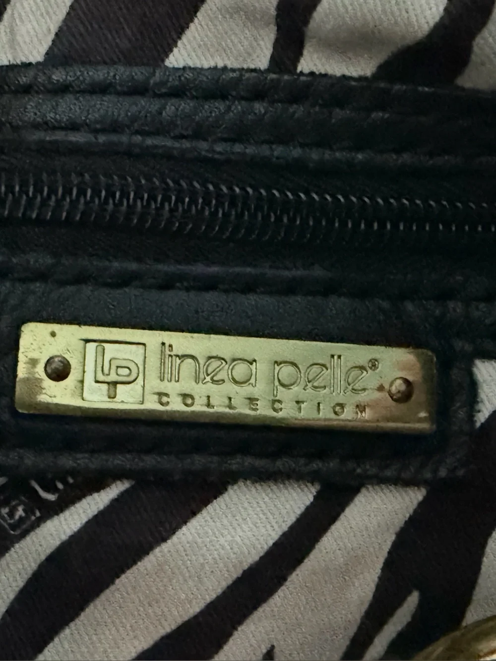 Linea Pelle Pebbled Leather Hobo Cargo Bag in Black